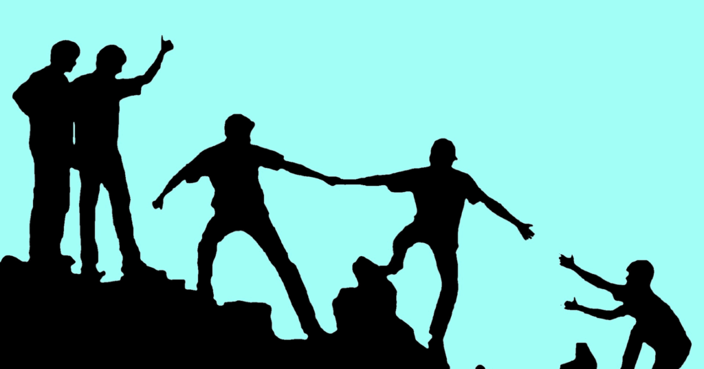 人々が共に支え合うシルエット