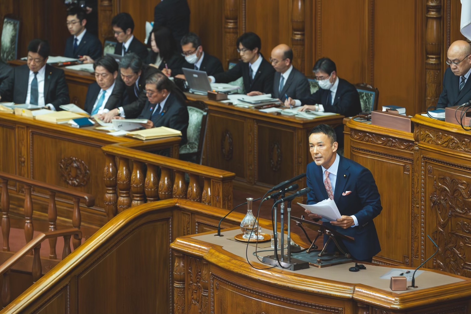 国会壇上で質問する山本太郎氏